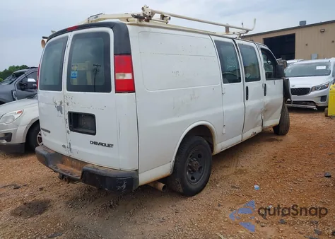 2004 Chevrolet Express z USA, uszkodzony, nr VIN 1GCHG35U041240256